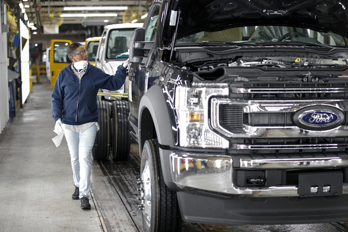 is-ford-stock-a-buy-for-its-dividend?