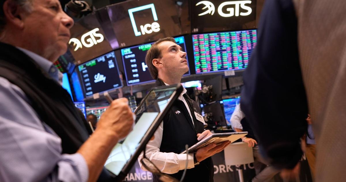 america-in-focus:-money-pressures-climb-as-mortgage-rate-tops-7%,-bond-yields-rise