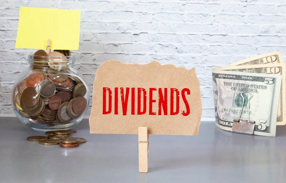 investing-$250-per-month-in-this-dividend-etf-could-generate-serious-passive-income-by-2040-here’s-how.