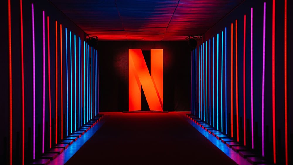 how-to-play-the-bear-that’s-prowling-around-netflix-stock
