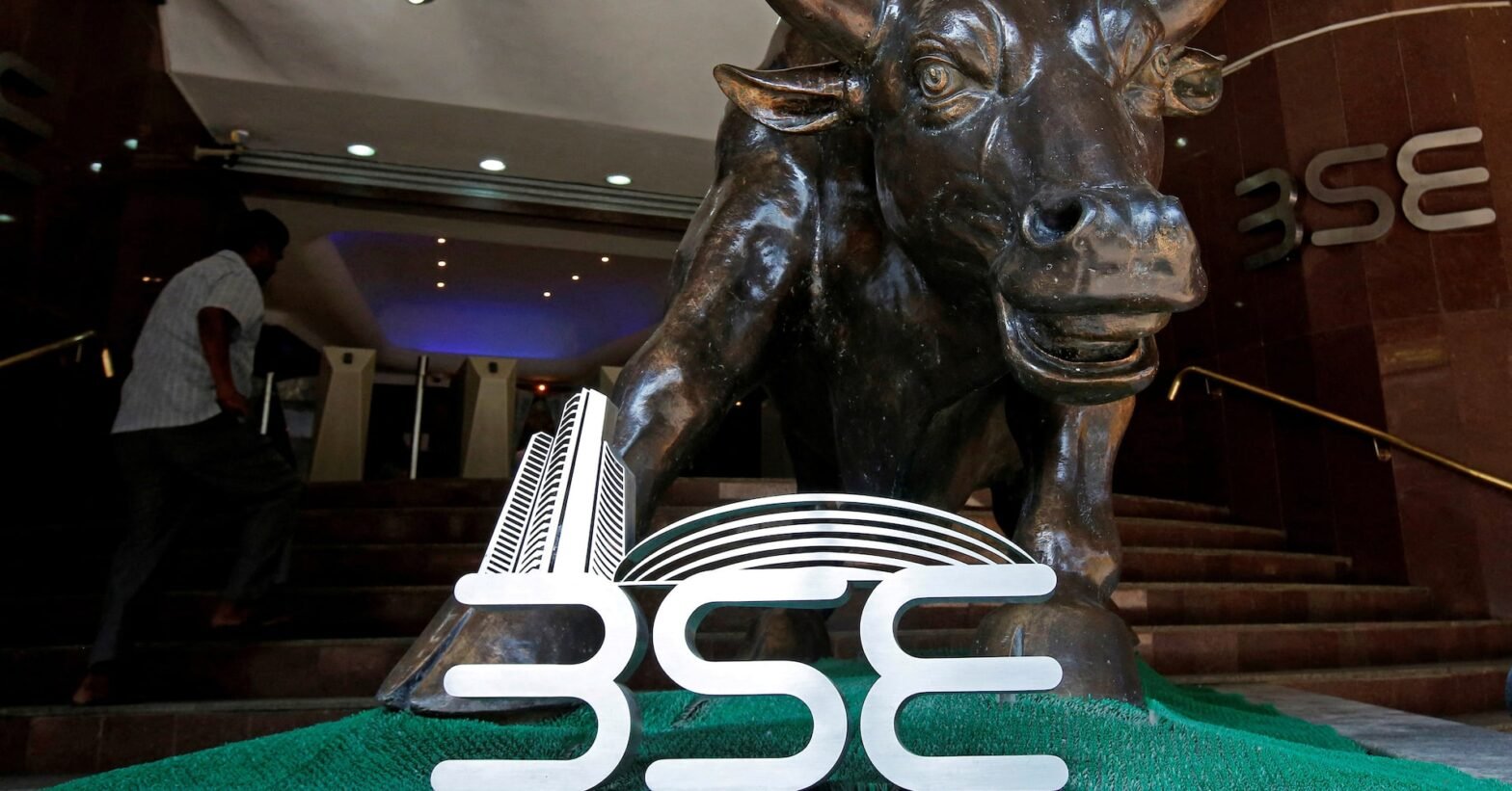 indian-shares-open-flat-after-foreign-outflows