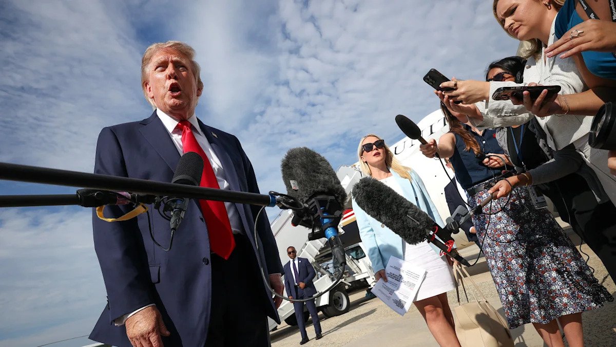 trump-tells-reporters-they’re-all-twice-as-wealthy-—-and-their-401(k)s-have-doubled
