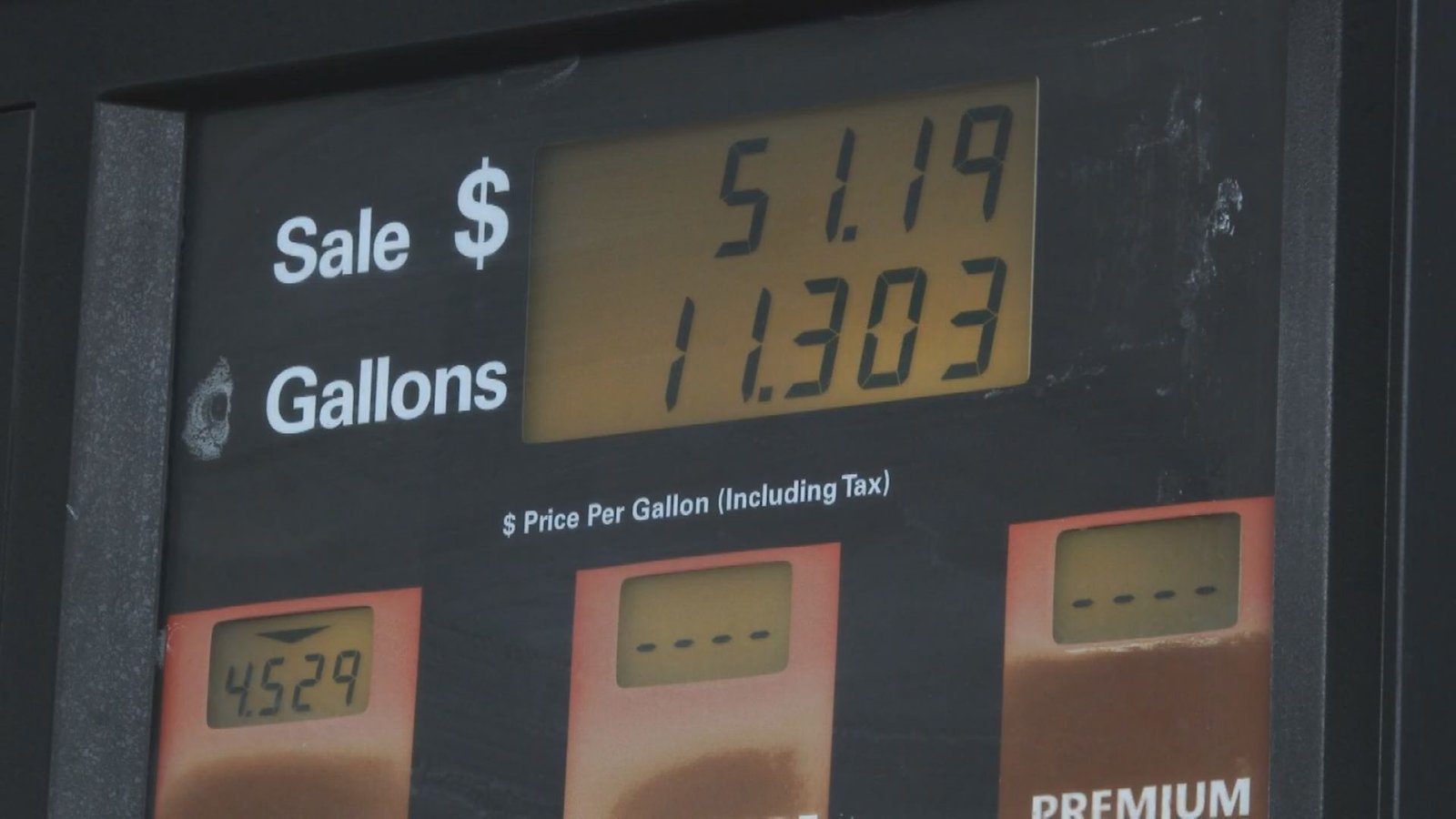 Click to play video: 'New Middle East attacks threaten oil supply'