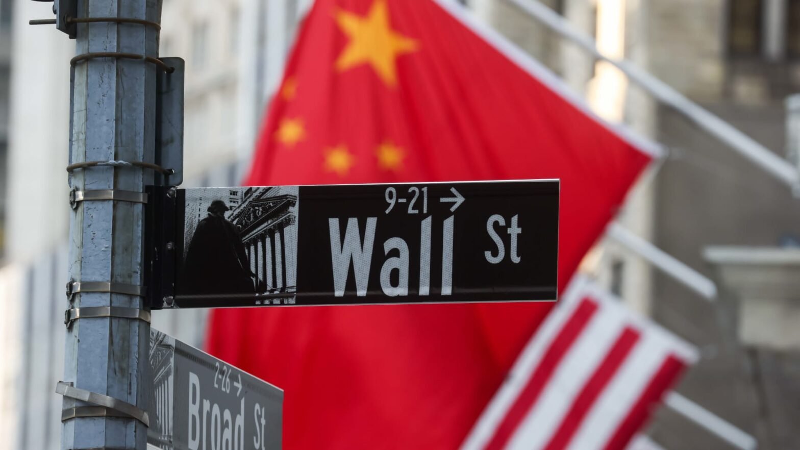 the-dow’s-rough-month,-micron’s-revenue-surge,-google-launches-gemini-4-and-more-in-morning-squawk