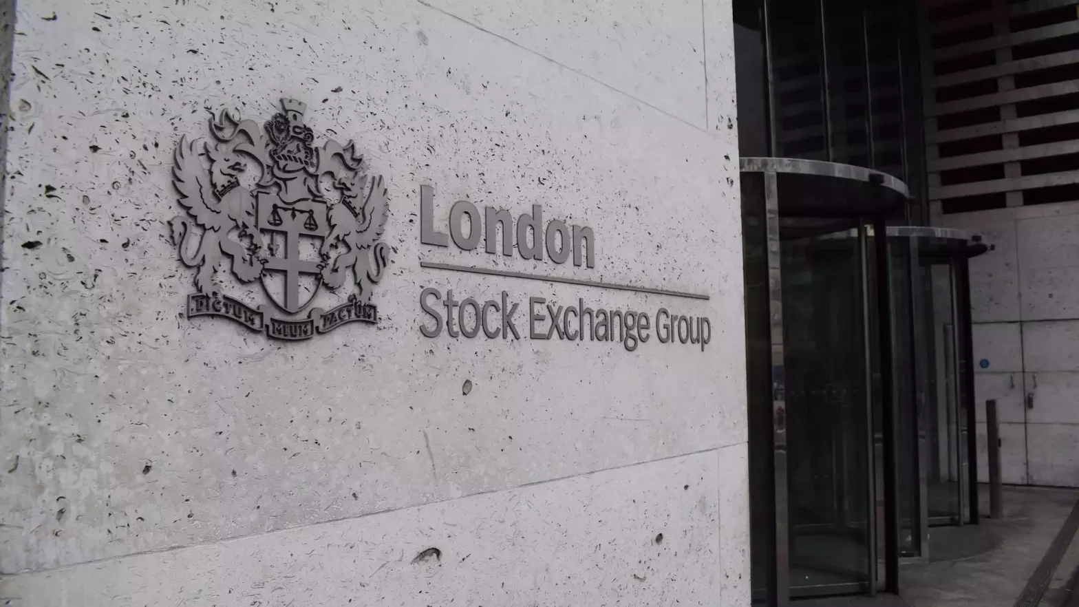noble-corporation-stock-yields-4.79-percent-amid-mixed-analyst-ratings