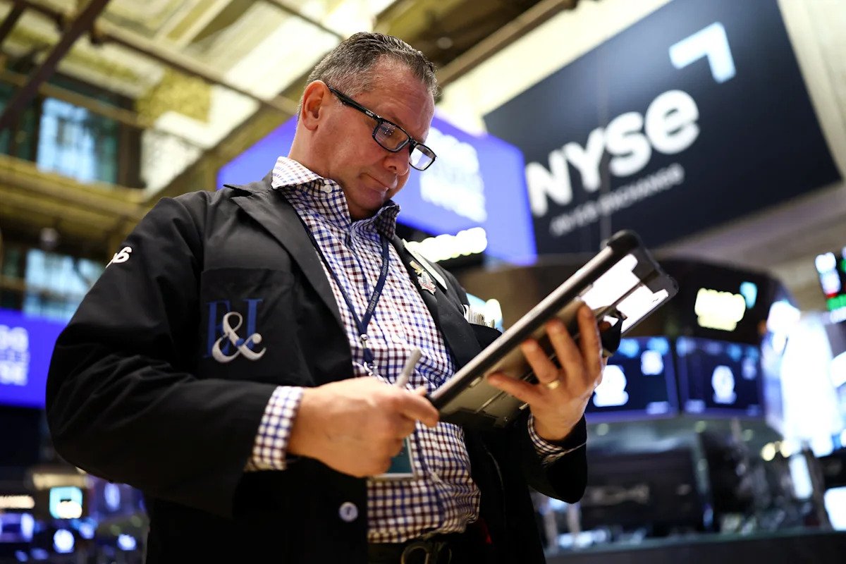 why-a-weaker-jobs-report-for-september-was-good-news-for-investors