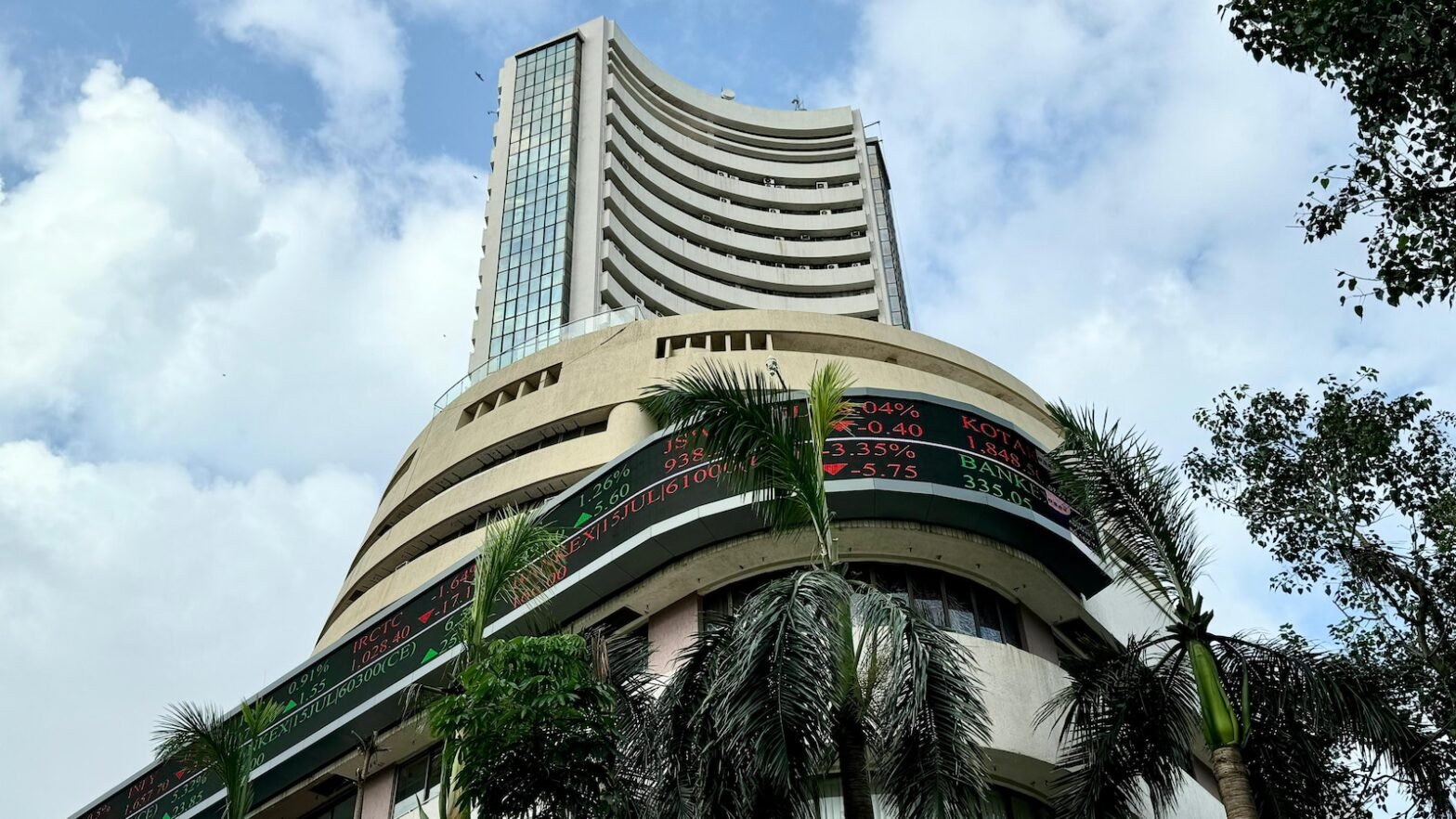 stock-market-today:-gift-nifty,-us-jobs-data-to-oil-prices-—-five-key-factors-for-sensex,-nifty-50-on-october-5
