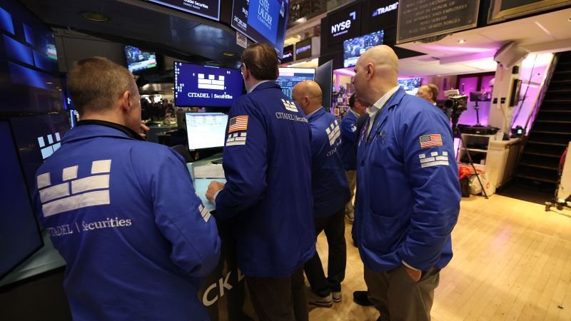 us-stocks-hit-record-high,-shrugging-off-bond-market-turmoil