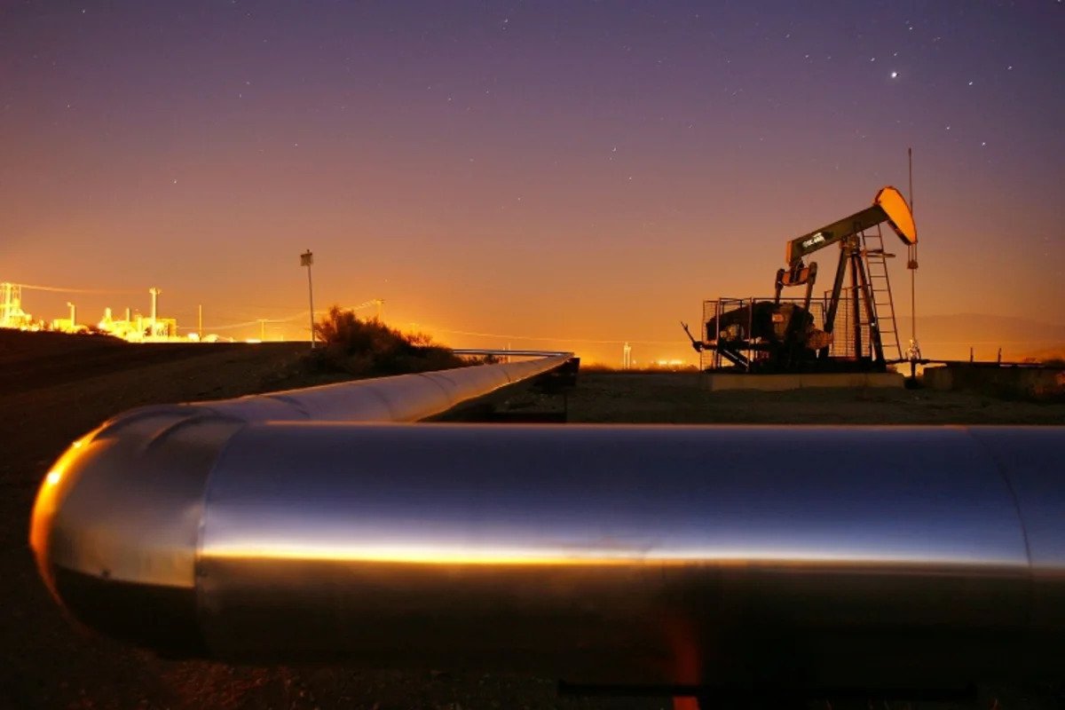 oil-rises-and-stocks-fall-as-hormuz-worries-flare