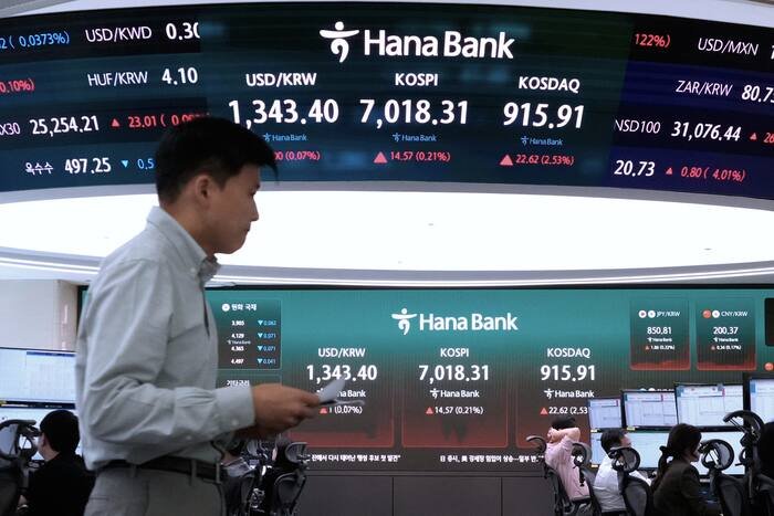asian-stocks-mostly-fall-back-despite-latest-earnings-driven-rally-on-wall-street