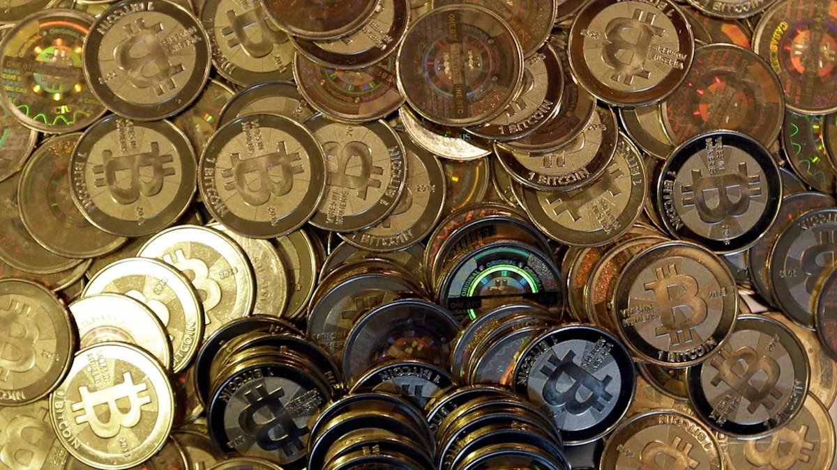 bitcoin-falls-below-$83,000,-dragging-down-coinbase,-robinhood,-and-strategy-stocks