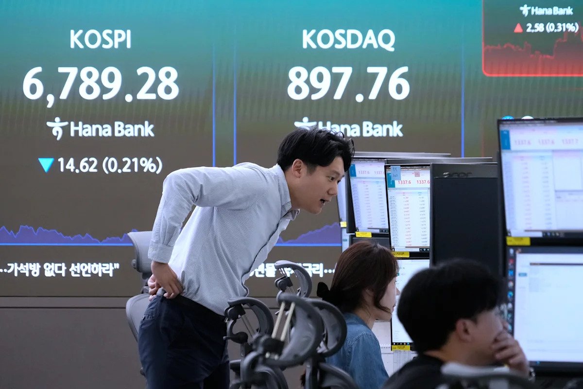 asian-shares-decline-under-pressure-from-rising-bond-yields-and-surging-oil-prices