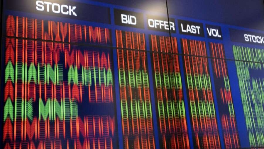 malaysia’s-stock-market-stable-despite-geopolitical-shifts,-minister-says