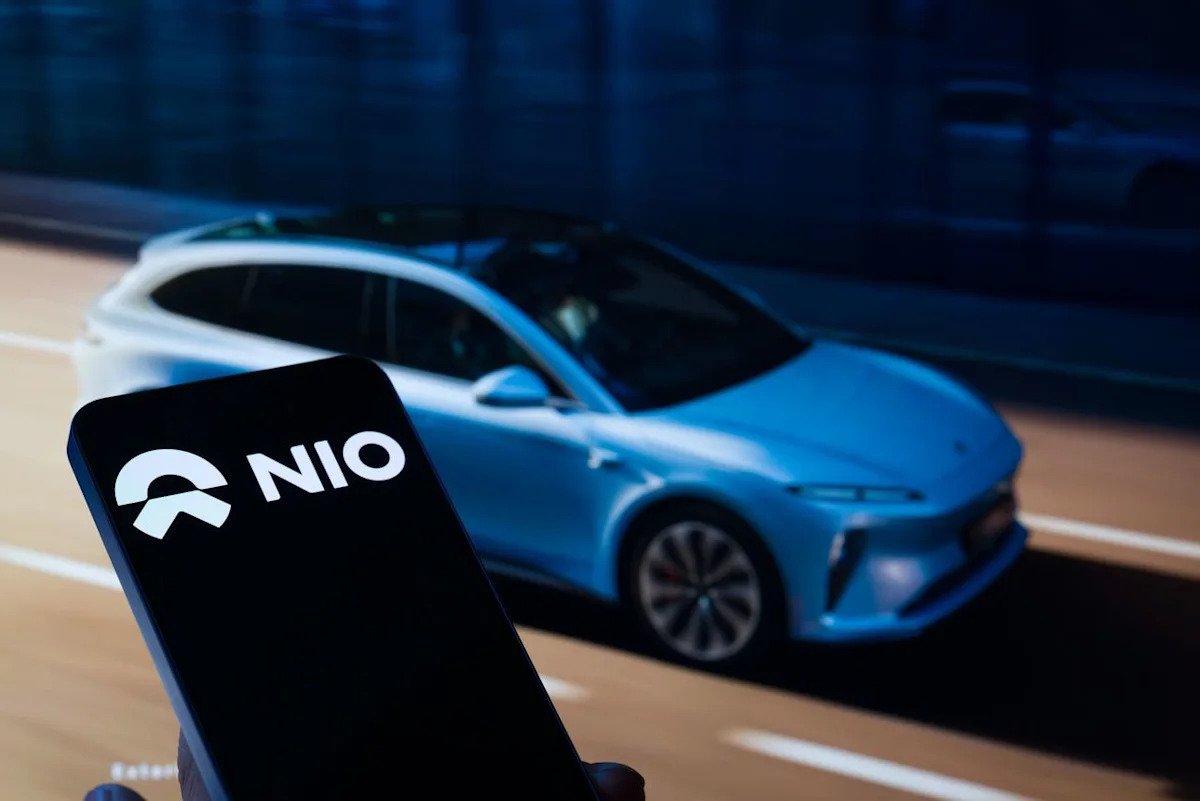 nio-stock-hits-the-brakes-after-3-day-rally:-xiaomi-reportedly-in-talks-over-last-german-hub-amid-90%-sales-crash