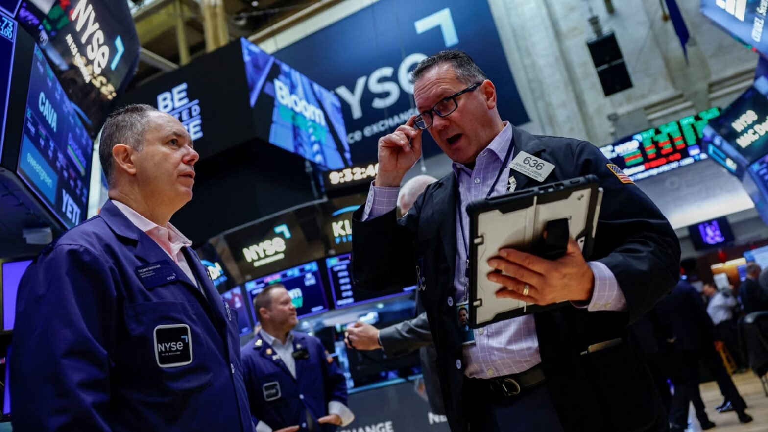 stocks-saw-new-highs-and-big-declines:-how-the-volatile-ai-trade-moved-last-week’s-market