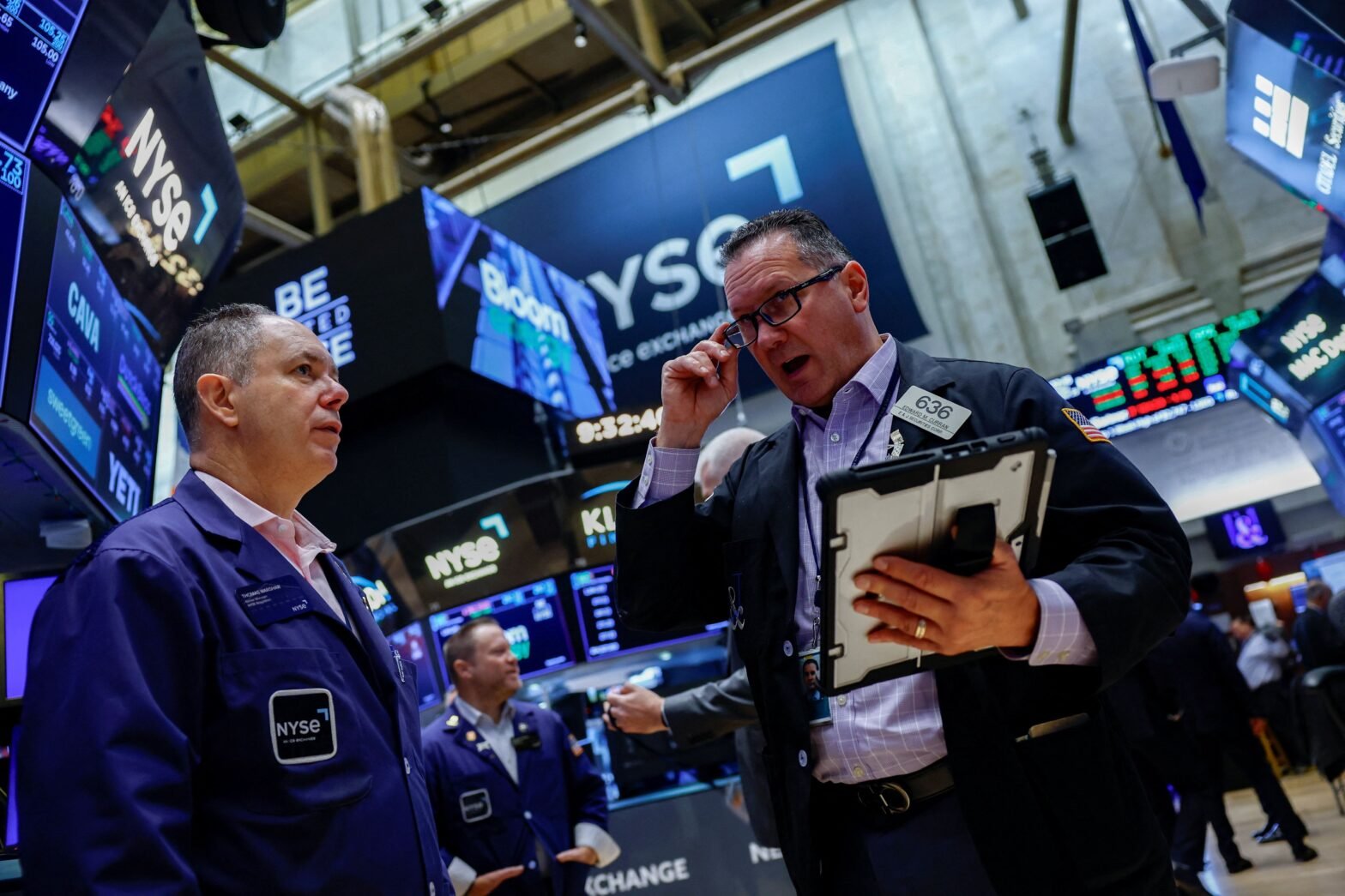 us-stock-futures-muted-as-oil-stays-above-$100-ahead-of-earnings