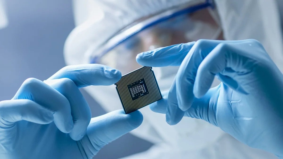 marvell-is-up-214%-in-2026-while-broadcom-is-only-up-3%:-take-profits-on-mrvl-stock,-or-hold-on-for-the-ride?