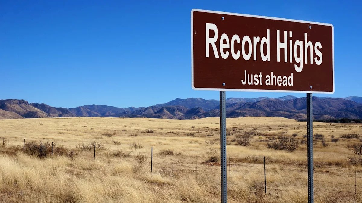 the-s&p-500-just-hit-a-record-high-here’s-why-history-says-it’s-still-a-smart-time-to-invest.
