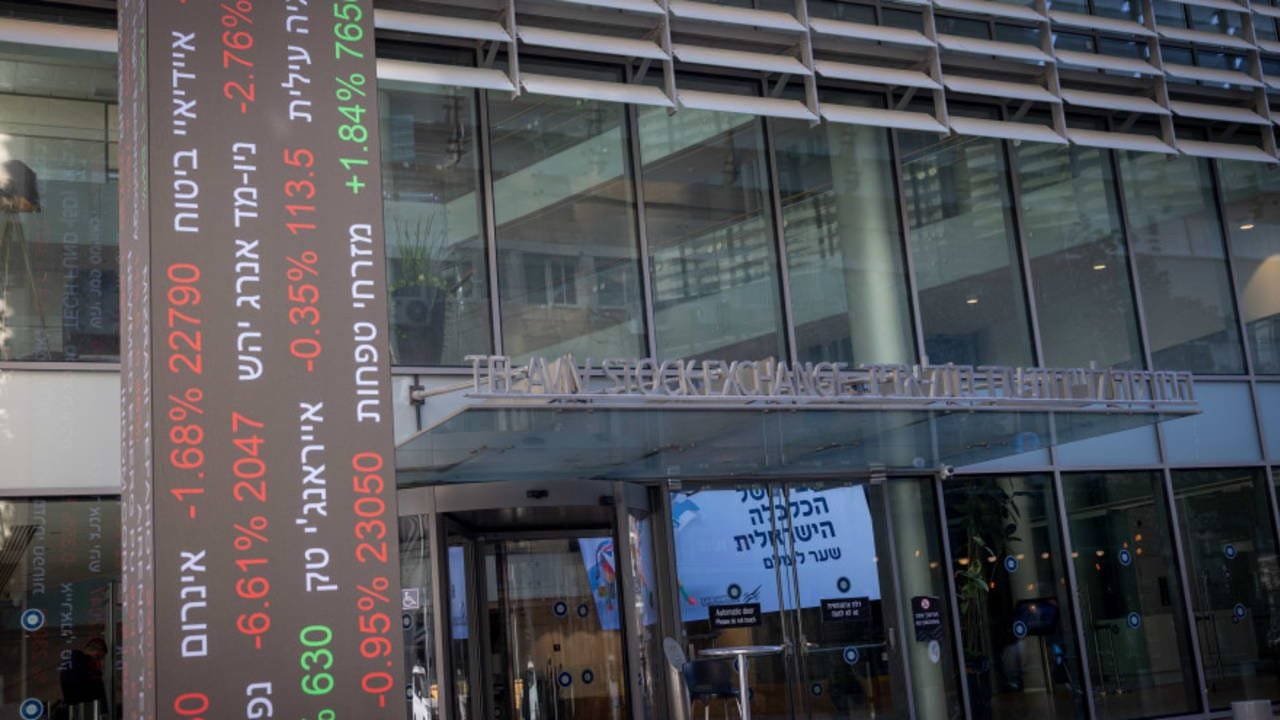 study:-stock-market-falls-as-traders-bet-on-no-clear-election-winner