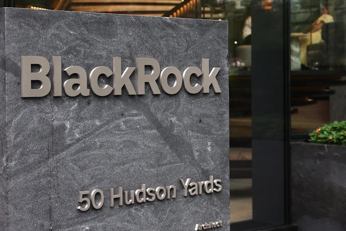 blackrock-assets-hit-a-record-$155-trillion-its-stock-is-edging-down.