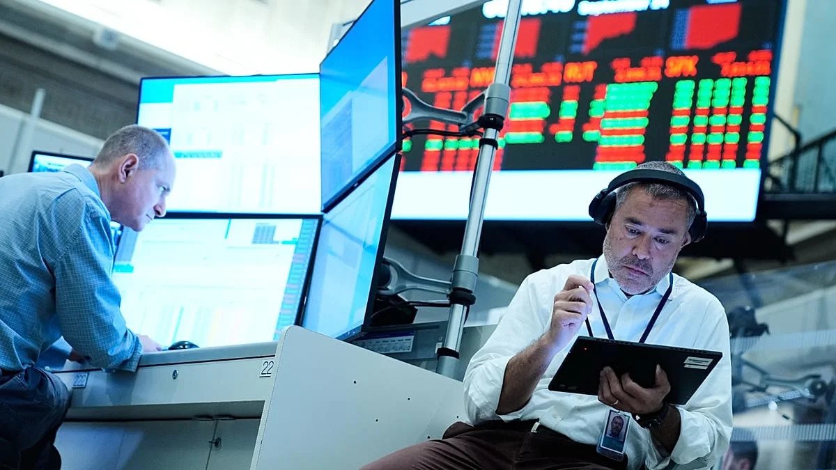 deepening-tech-sell-off-drags-stocks-lower-as-major-markets-slide
