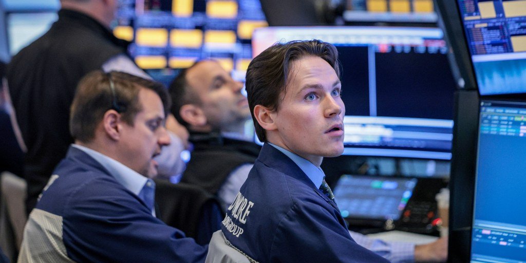 cracks-are-beginning-to-show-in-the-stock-market,-as-doubts-grow-about-ai-investments