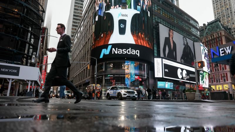 nasdaq-sinks-more-than-2%-as-investors-raise-questions-about-ai-debt