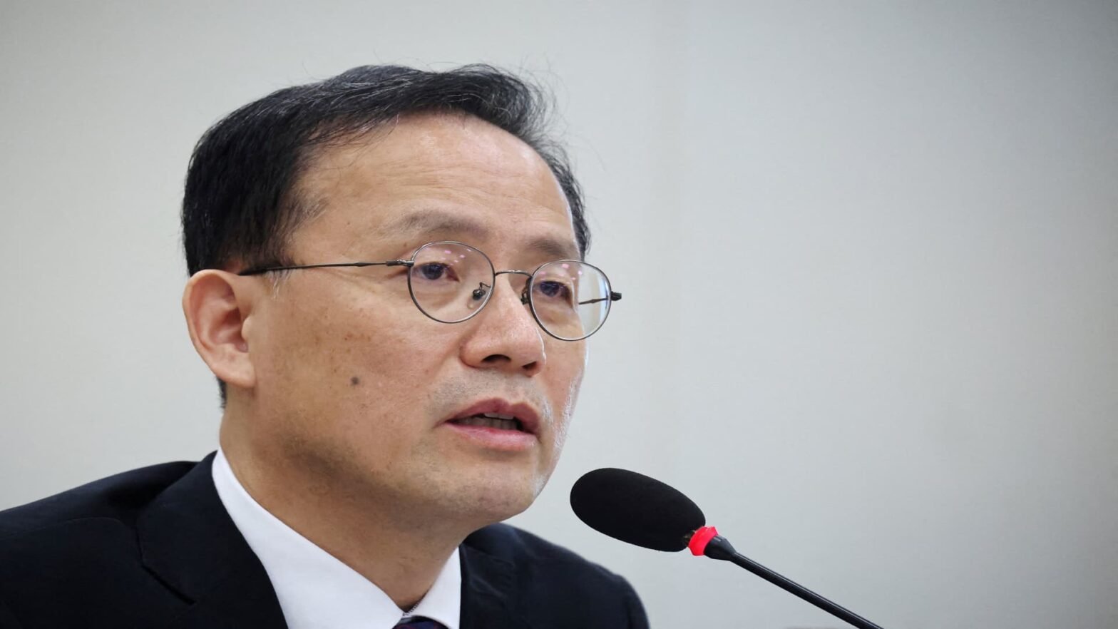 semiconductor-market-to-remain-solid-‘at-least-through-next-year,’-south-korea-finance-minister-says