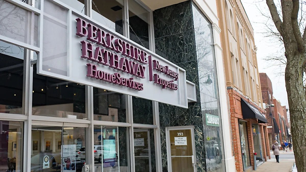 berkshire-hathaway-(brk.b)-after-buffett:-can-its-capital-allocation-machine-keep-compounding?