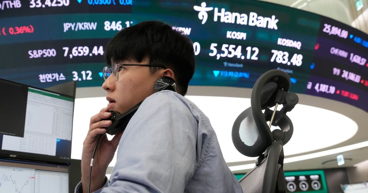 asian-shares-are-mixed-with-tech-stocks-volatile,-and-oil-falls-on-trump’s-russian-sanctions-waiver