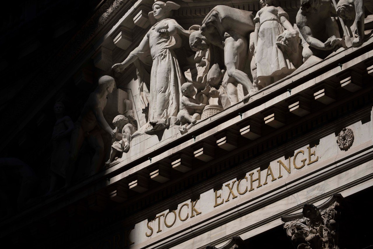 ai-stocks-lead-a-rebound-on-wall-street-as-european-markets-drop-following-protests