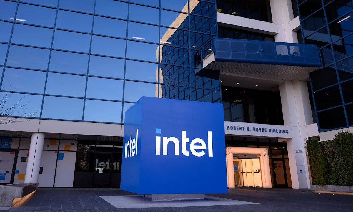 why-intel-stock-popped-on-monday