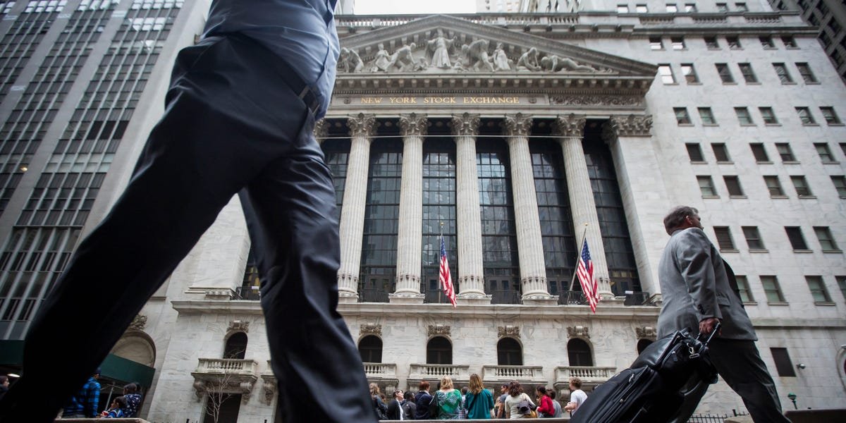 stocks-to-buy:-23-defensive-plays-as-us-economy-slows,-bull-market-falters