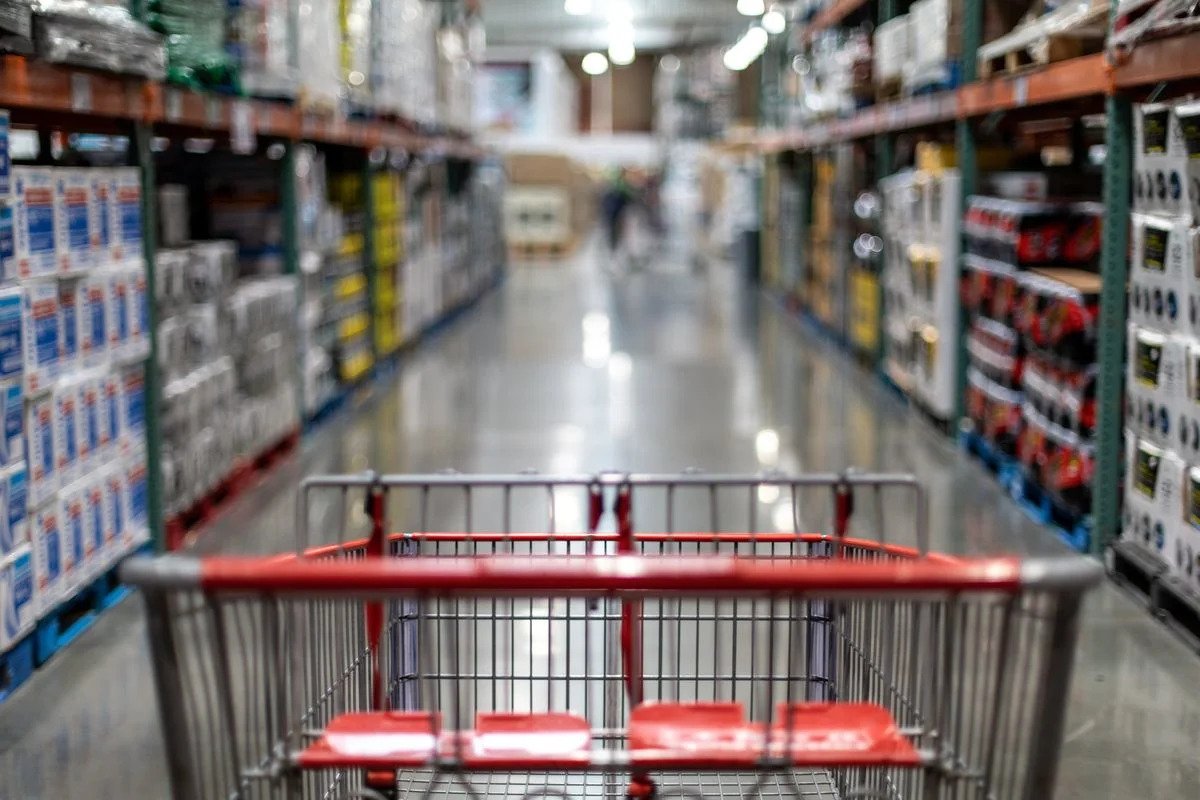 alibaba-vs.-home-depot:-which-consumer-stock-is-a-better-buy-in-2026?