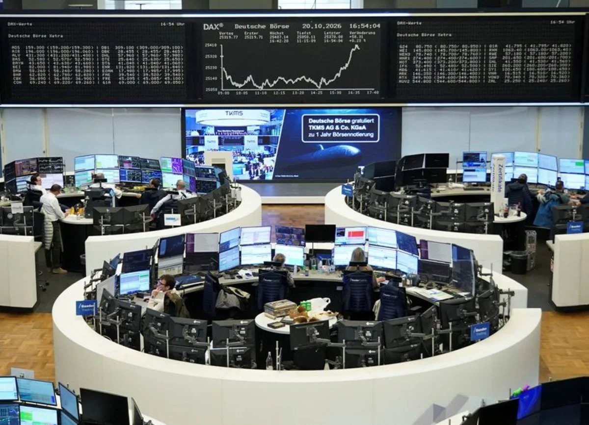 european-shares-flat-as-strong-earnings-offset-french-unrest-worries