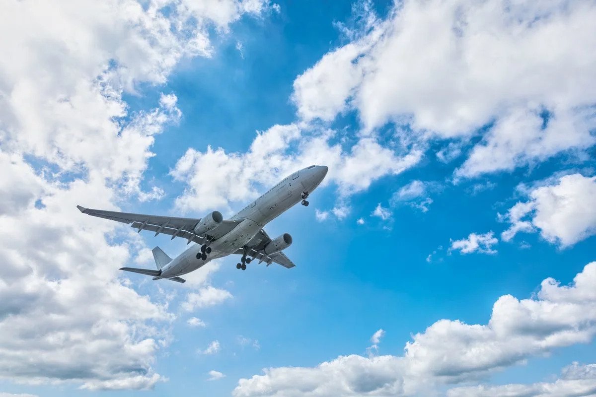 stock-market-today,-oct.-21:-airline-shares-rise-after-united-issues-stronger-revenue-guidance