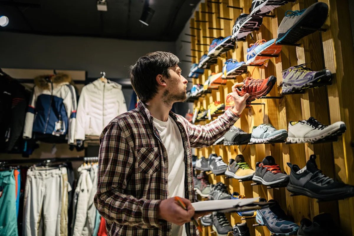 all-it-takes-is-1,220-shares-of-nike-stock-to-generate-$2,000-a-year-in-dividends.-is-it-worth-it?