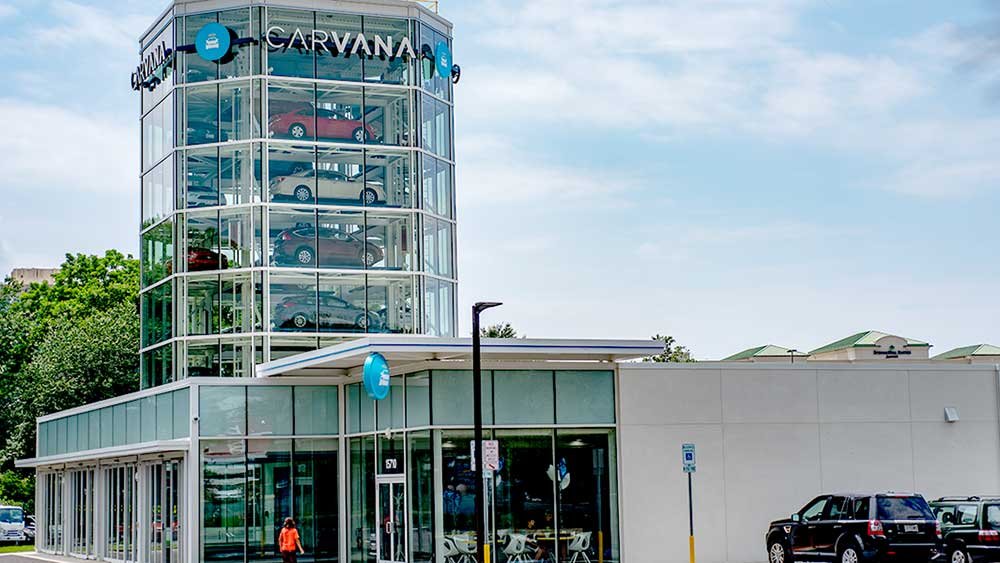 the-used-car-market-is-flashing-strength-but-carvana-keeps-sliding.