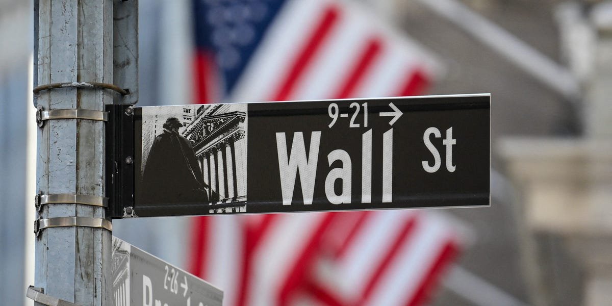 stock-futures-dip-after-nasdaq-rout,-oil-hits-5-month-highs
