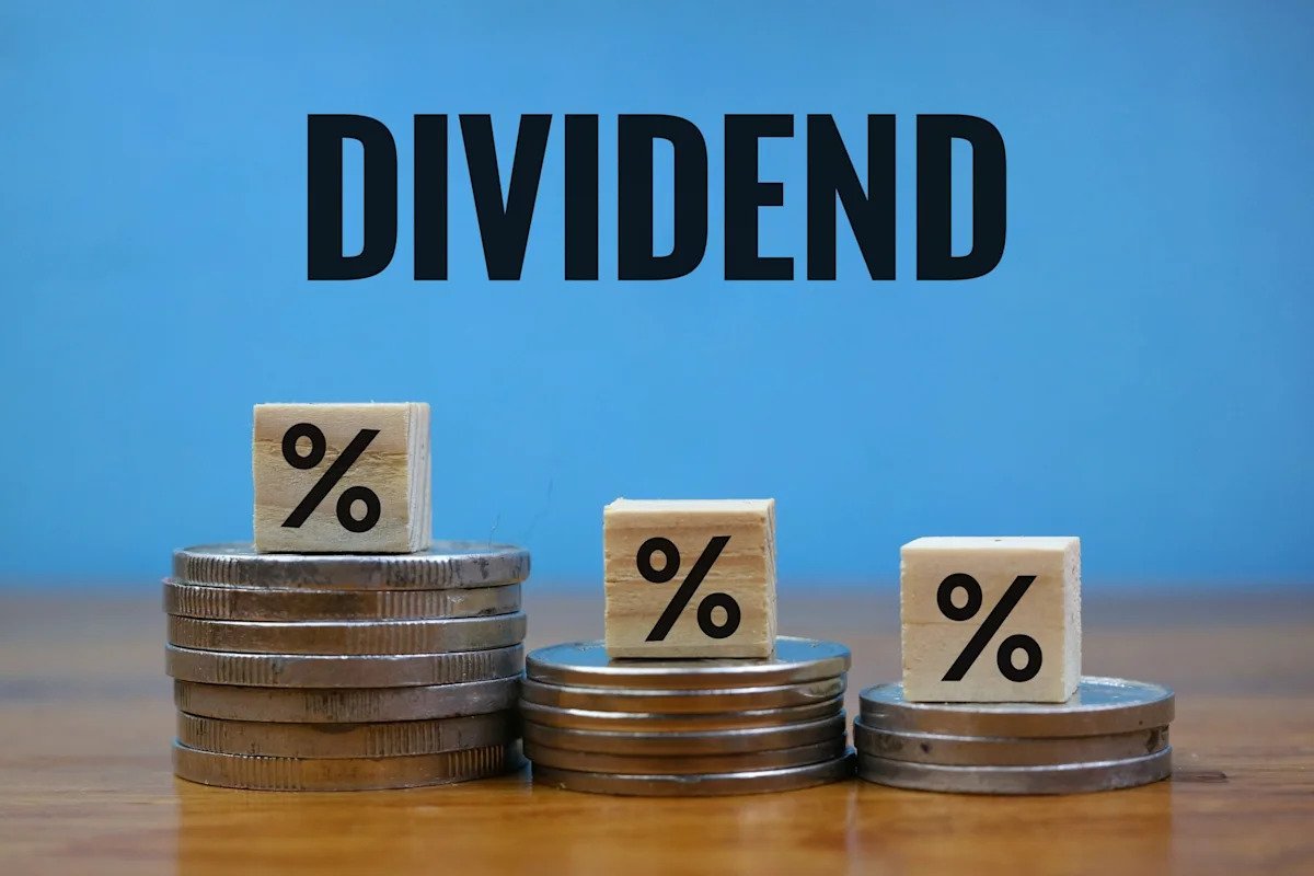 how-to-build-$8,300-a-month-in-dividend-income-without-owning-a-single-bond