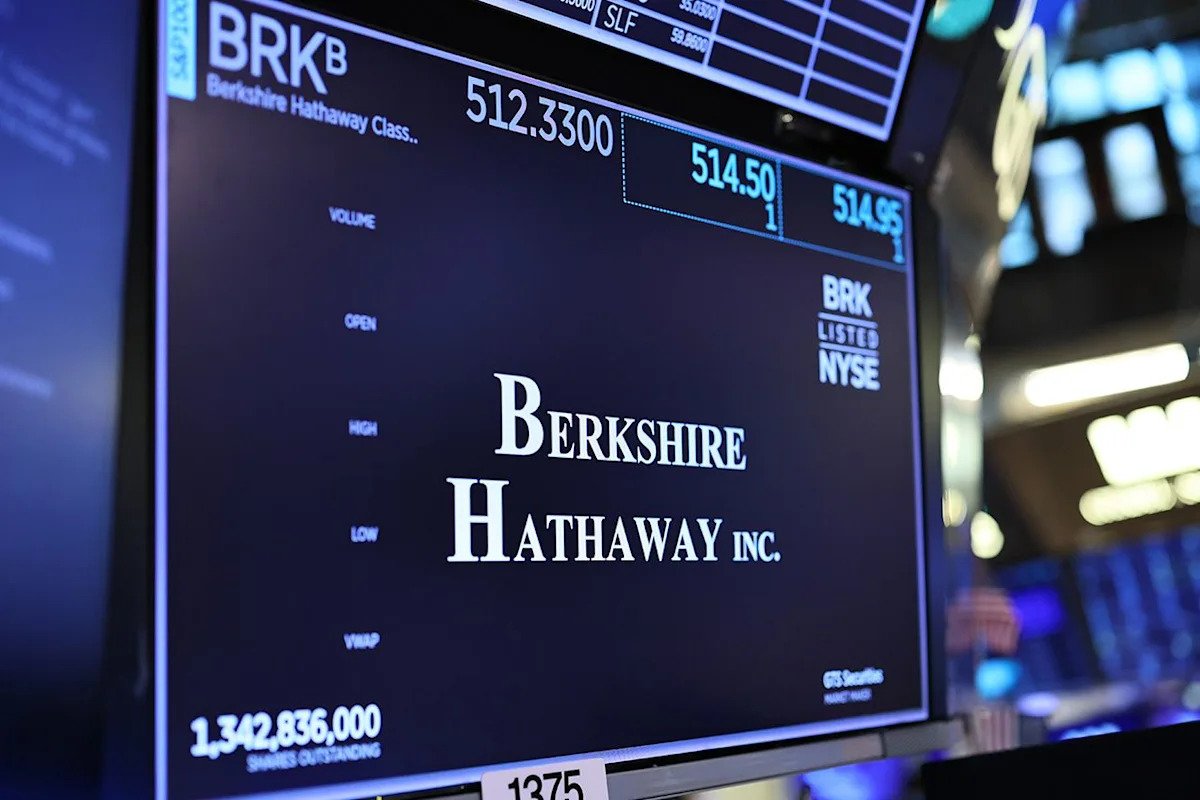 berkshire-hathaway:-is-the-stock-still-a-safe-buy-without-warren-buffett?
