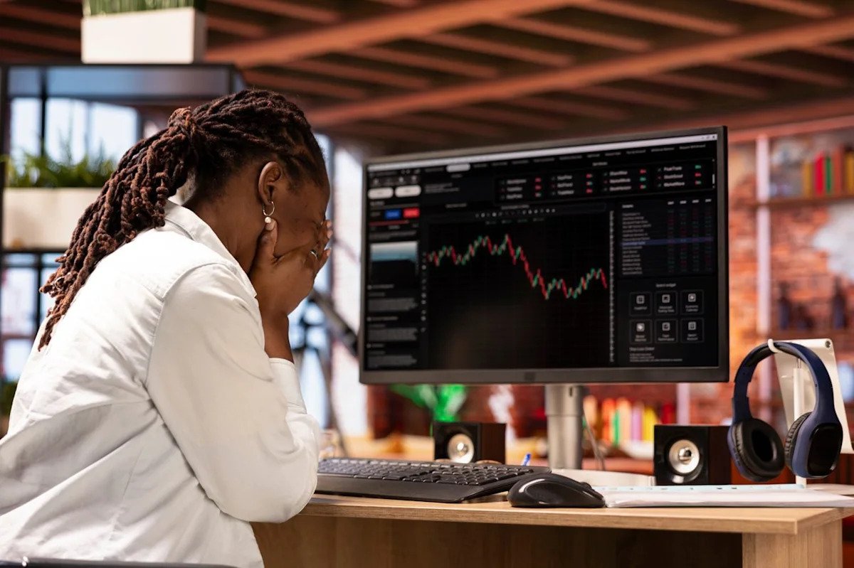 goldman-sachs-sees-investors-de-risking-from-ai-stocks.-at-63,-she-finds-the-same-crowded-trade-inside-her-$900,000-401(k)