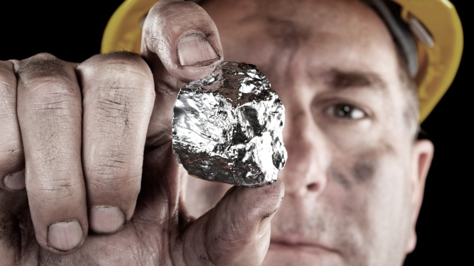 has-vizsla-silver-stock-priced-in-panuco-west-security-risks-and-project-progress?