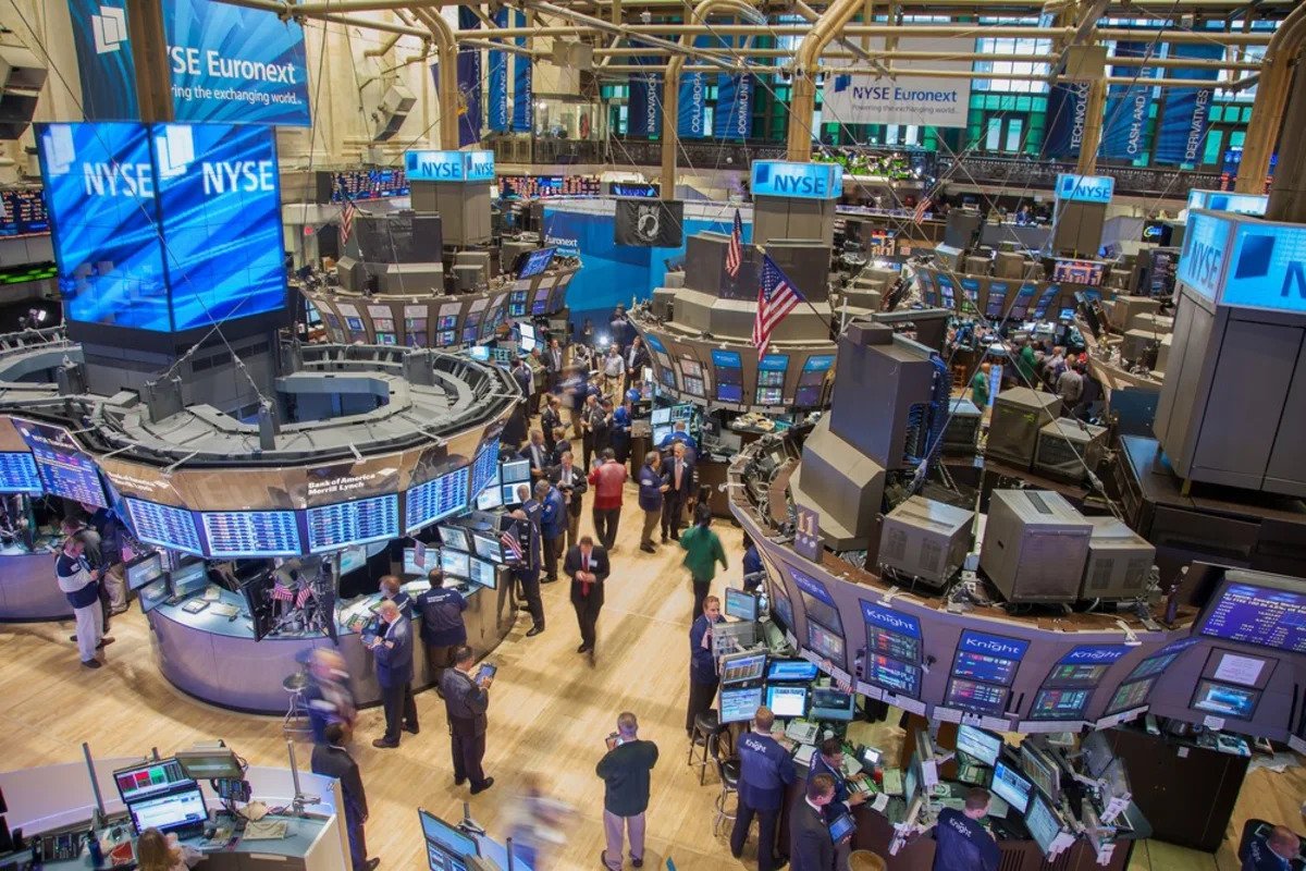 stocks-down-pre-bell-ahead-of-key-inflation-report,-amazon-earnings
