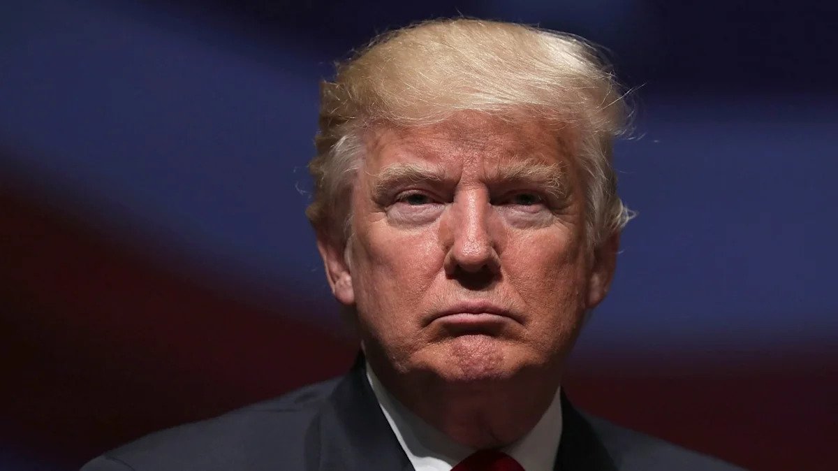 wall-street-is-paying-trump’s-company-to-see-his-posts-first