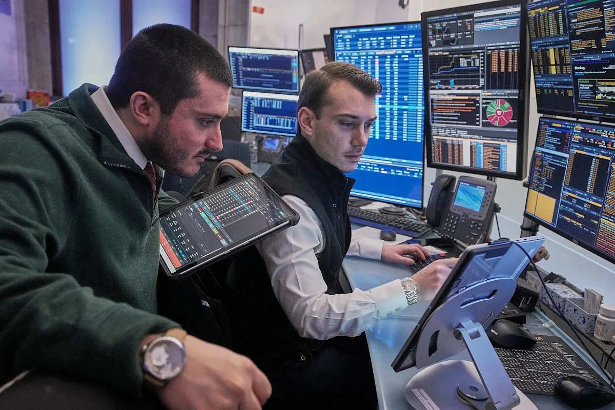 asian-trading-is-mixed-as-worries-about-ai-related-issues-grow