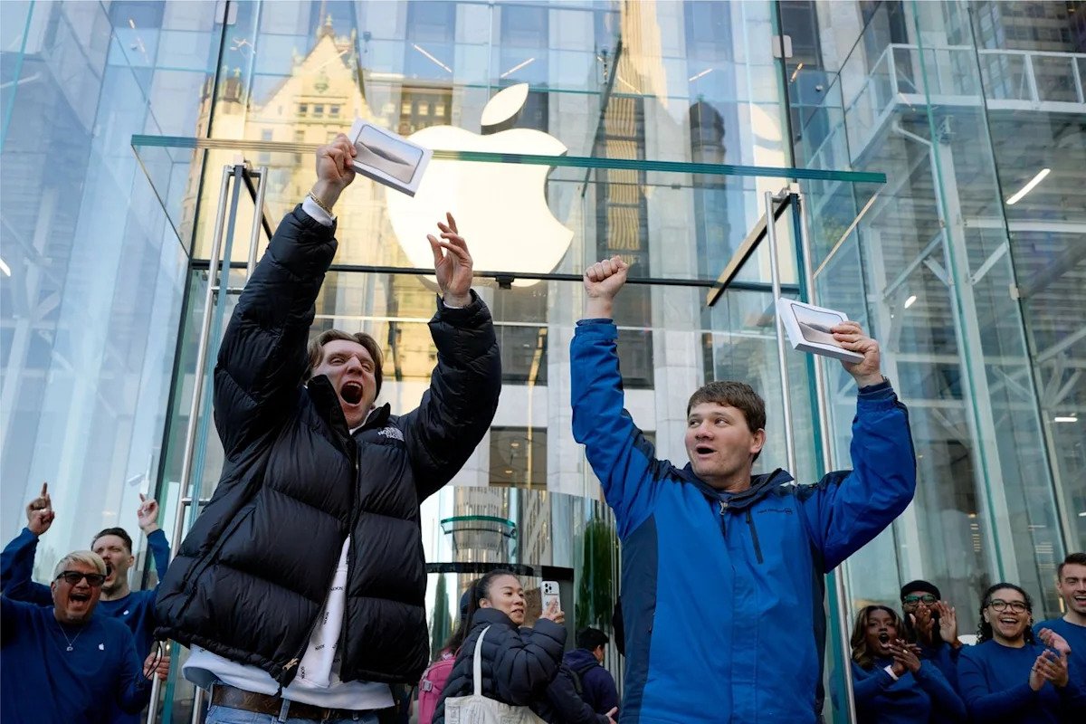 nov.-2-could-be-a-big-day-for-apple-stock