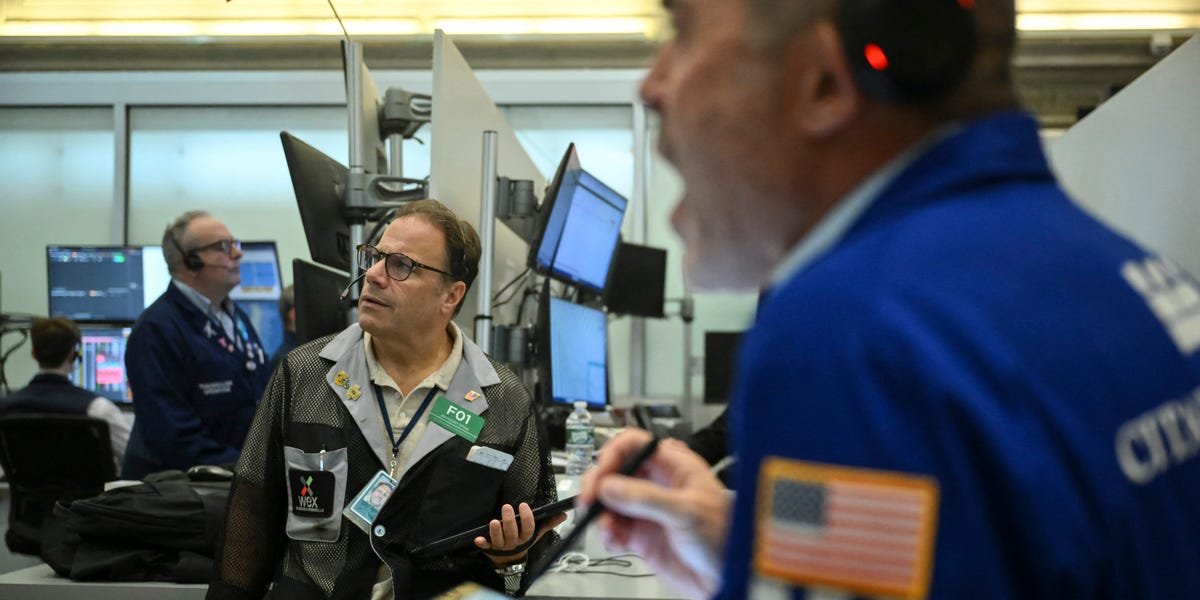 stock-market-today:-nasdaq-plunges-2%-after-grim-intel,-amazon-earnings