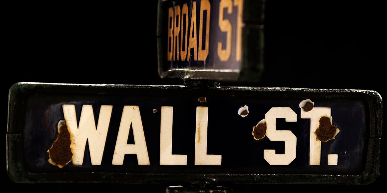 the-stock-market’s-front-runners-stumbled-in-october-here’s-where-the-smart-money-is-moving-now.